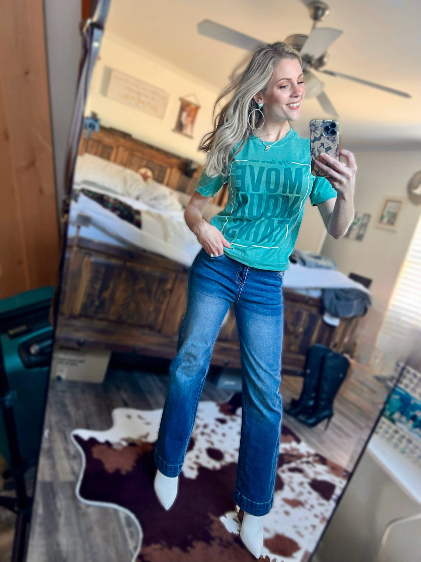 His love can move mountains graphic tee - Cassie's Creekside Boutique