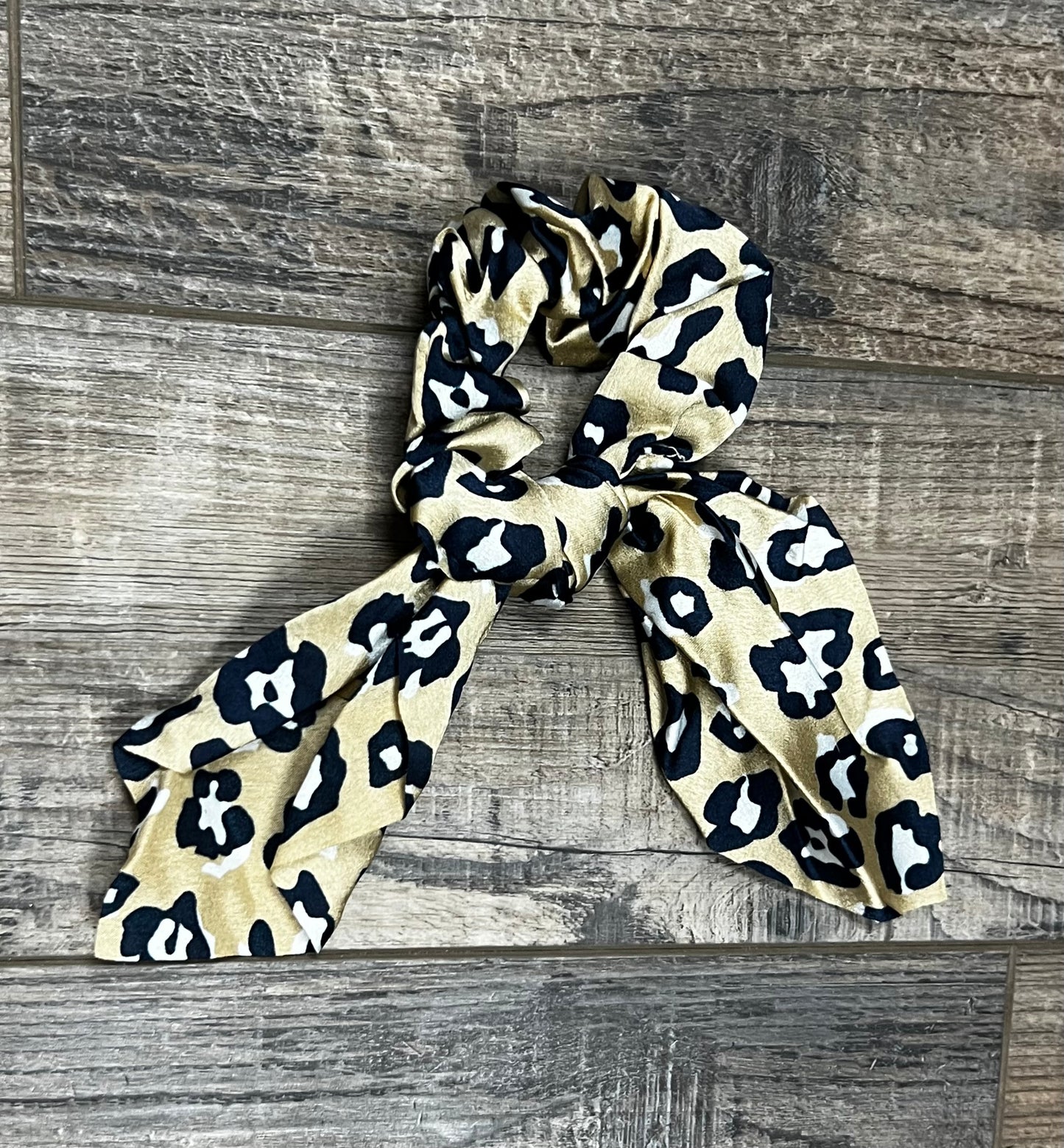 The Meredith Scrunchie - Cassie's Creekside Boutique