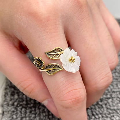 Vintage White Flower Adjustable Ring